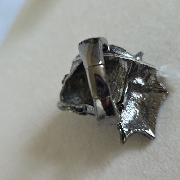 Statement Gunmetal Silver Seashell Stretch Ring with Pearl and Rhinestones - Picture 6 of 9